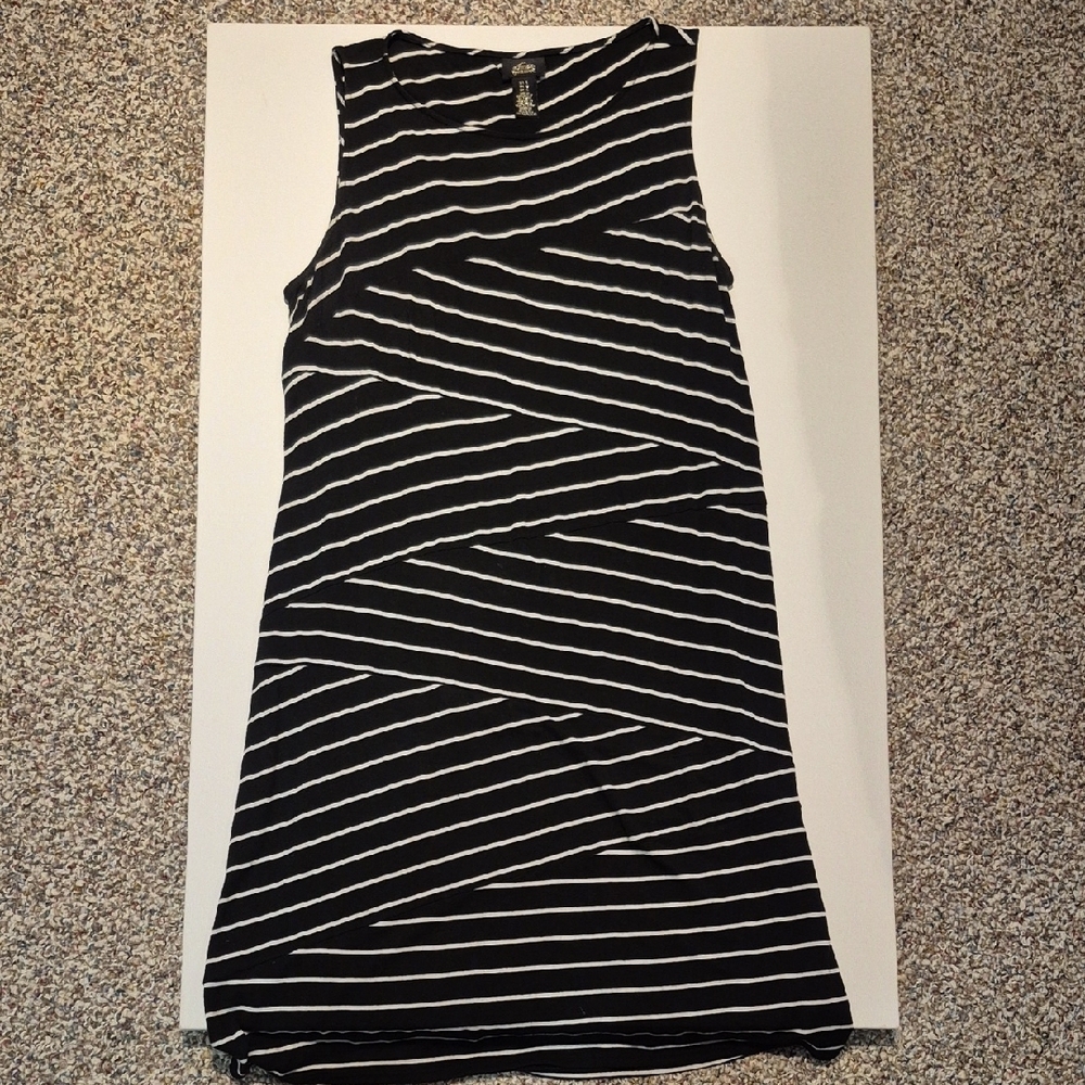 Maternity By HEIDI KLUM (LOVED) Maternity Black and White Sheath Midi Dress